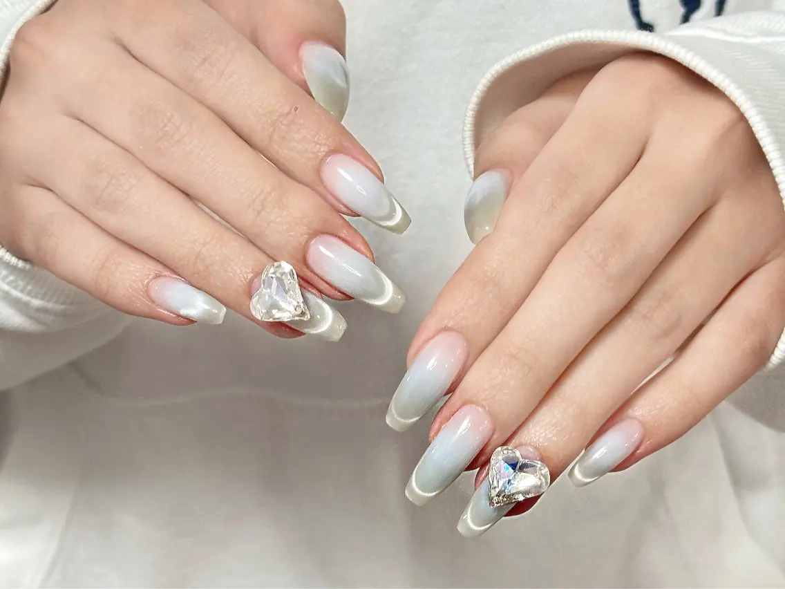 ネイル アートネイル オーロラネイル チークネイル フレンチネイル ガラスフレンチ ハンドネイル 🎀YooLi Nail salonのネイルデザイン