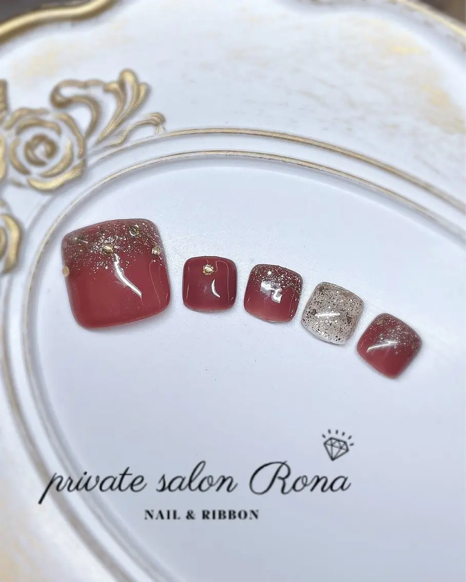 ネイル フットネイル ラメ(グリッター) 赤色 nail salon Ronaのネイルデザイン