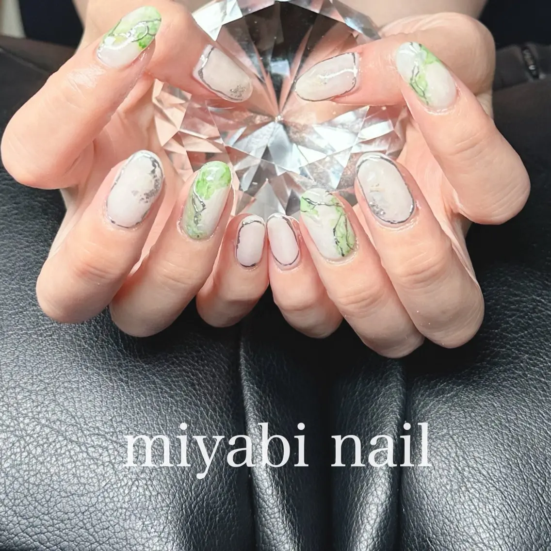 ネイル アートネイル グリーン 持ち込み 夏ネイル ホワイト ハンドネイル miyabi nail 桂川駅近くのネイルデザイン