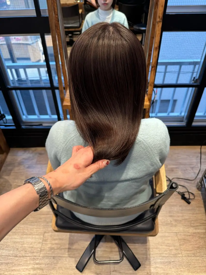 ミディアム ヘアカラー トリートメント 新宿/顔周りカット +レイヤー=しずく♩のヘアスタイル