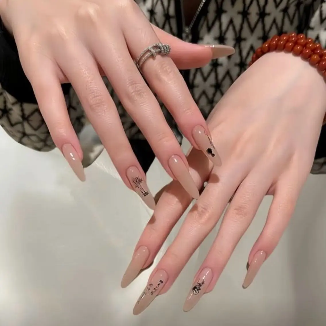 ネイル アートネイル ジェルネイル 韓国ネイル ロングネイル シンプルネイル ハンドネイル ハンドケア Blingg NailStudioのネイルデザイン