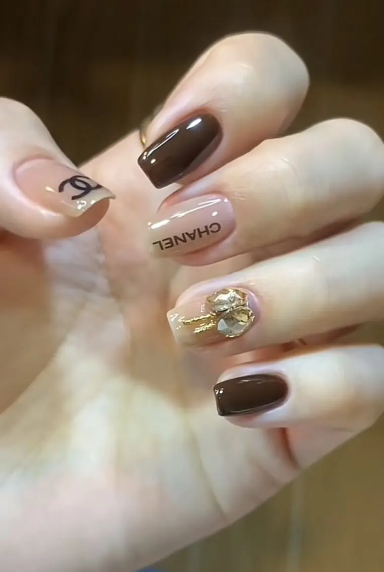 ネイル フラワーネイル フットネイル フレンチネイル ガーリー キラキラネイル ハンドネイル UM Nail Salonのネイルデザイン