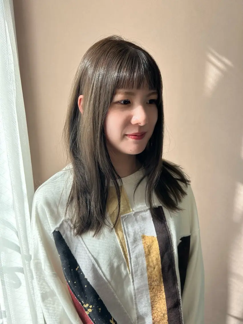セミロング カラー ベージュカラー 透明感カラー オリーブベージュ カット ヘアカラー トリートメント hubhair レイヤー/透明感のヘアスタイル