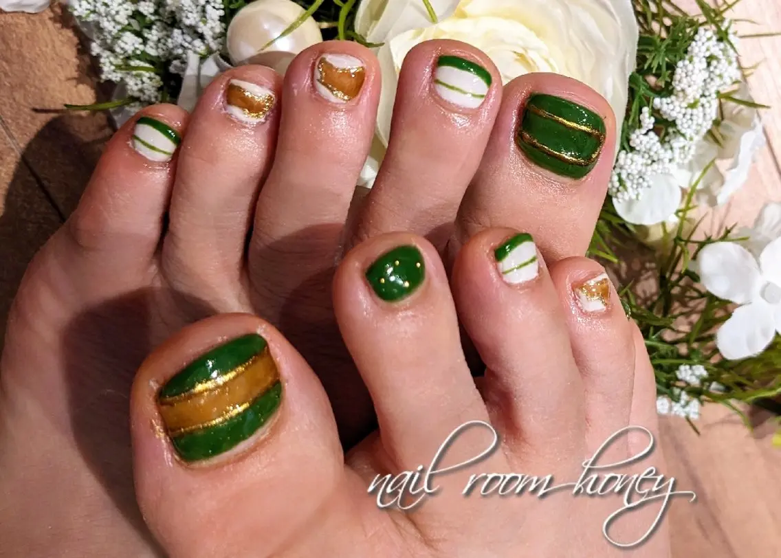 ネイル ブラウン フットネイル ミラーネイル nail room  honeyのネイルデザイン