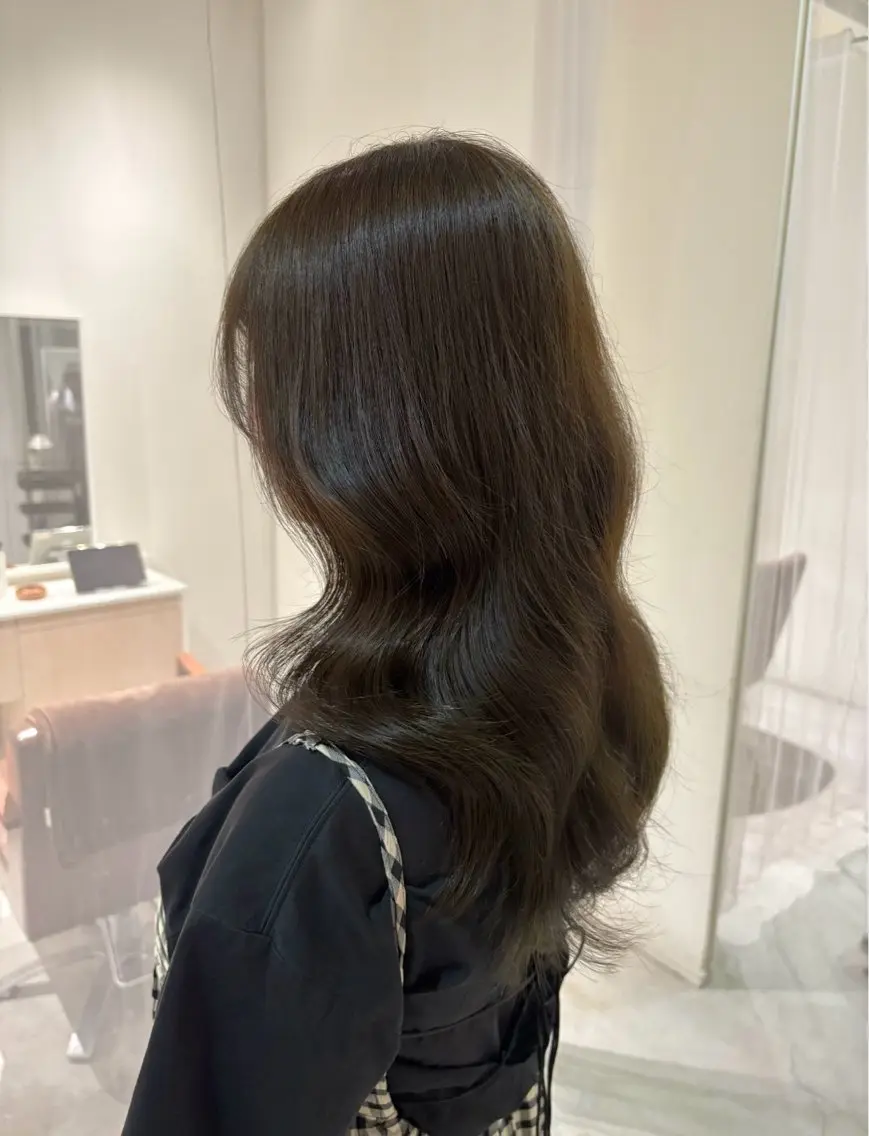 カラー ベージュカラー オリーブベージュ ヘアカラー 谷口 萌瑛のヘアスタイル
