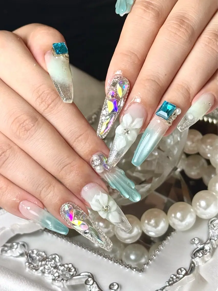 ネイル ハンドネイル ルシイ🎀新宿長さ 出しパーツ専門店のネイルデザイン