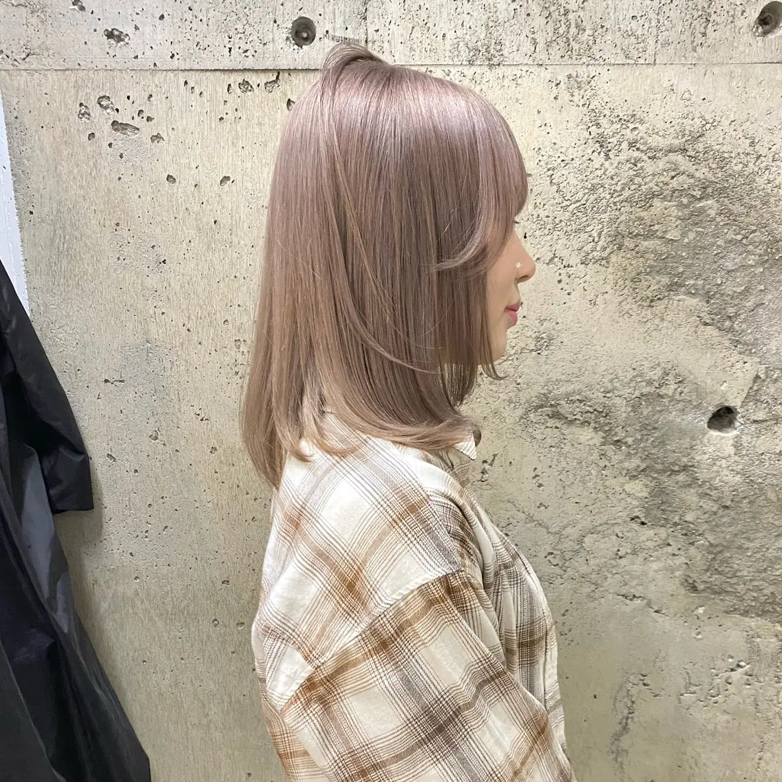 セミロング カラー ベージュカラー ミルクティーベージュ ホワイトミルクティーベージュ ヘアカラー souco/ moenoのヘアスタイル