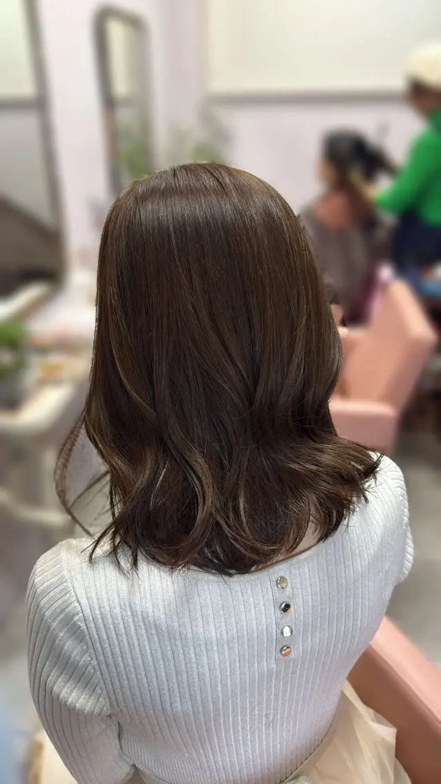 ミディアム カラー ブラウンカラー オリーブブラウン カット ヘアカラー トリートメント Sakura .のヘアスタイル