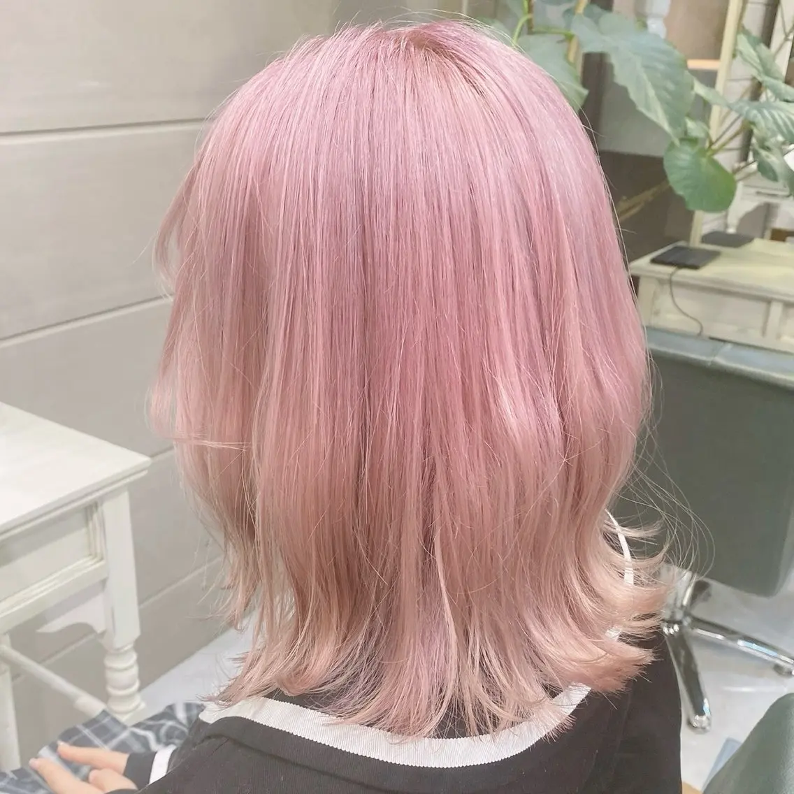 ミディアム カラー ブリーチ デザインカラー ハイトーンカラー ピンクカラー ヘアカラー トリートメント DAYS Men’sのヘアスタイル