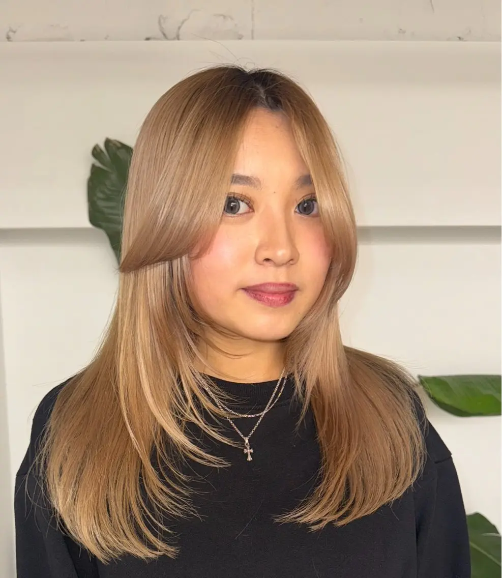 セミロング レイヤーカット 澁谷 咲映のヘアスタイル