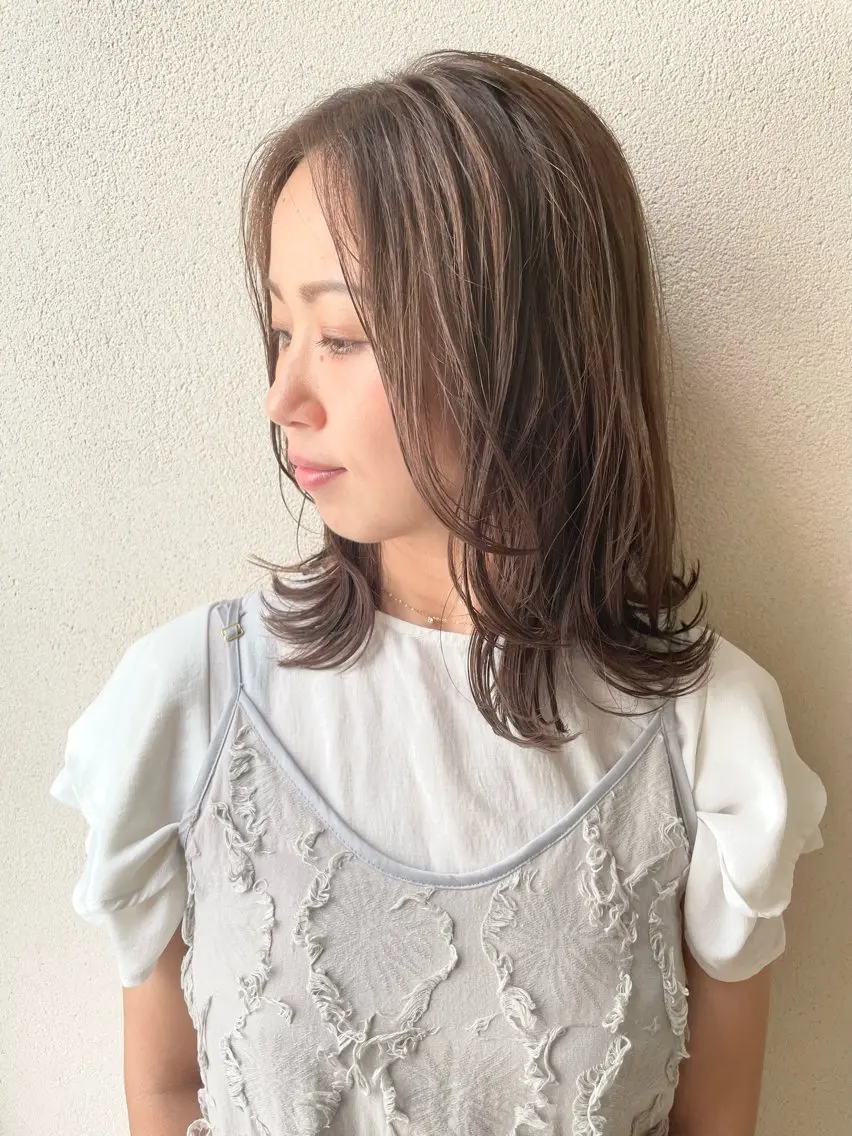 ミディアム カラー アッシュ アッシュブラウン ブラウンカラー 透明感カラー レイヤーカット カット ヘアカラー 沢田 瞳のヘアスタイル
