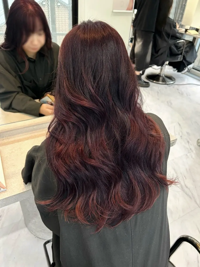 ロング カラー ブリーチ ブラウンカラー 透明感カラー ブリーチなしカラー レッドカラー ヘアカラー 【 ViVIE 】 トモ／透明感カラーのヘアスタイル