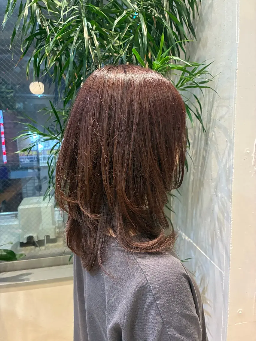 ミディアム ハイレイヤー レイヤーカット カット ウジイエ ミユウのヘアスタイル