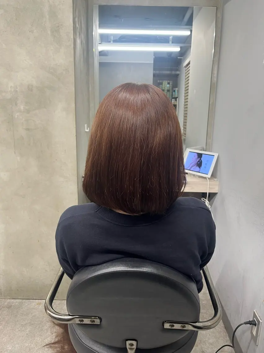 ミディアム カラー ✩.*Aise⟡.· 艶カラー🐈‍⬛🩶のヘアスタイル