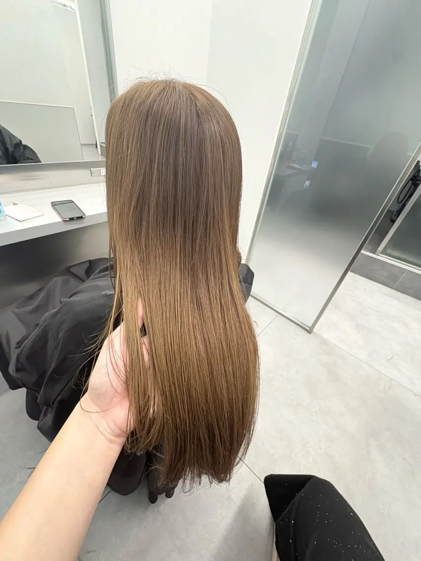 ロング カラー ベージュカラー 黒髪 ブリーチ ダブルカラー ブリーチなしカラー ヘアカラー 天野 利咲のヘアスタイル