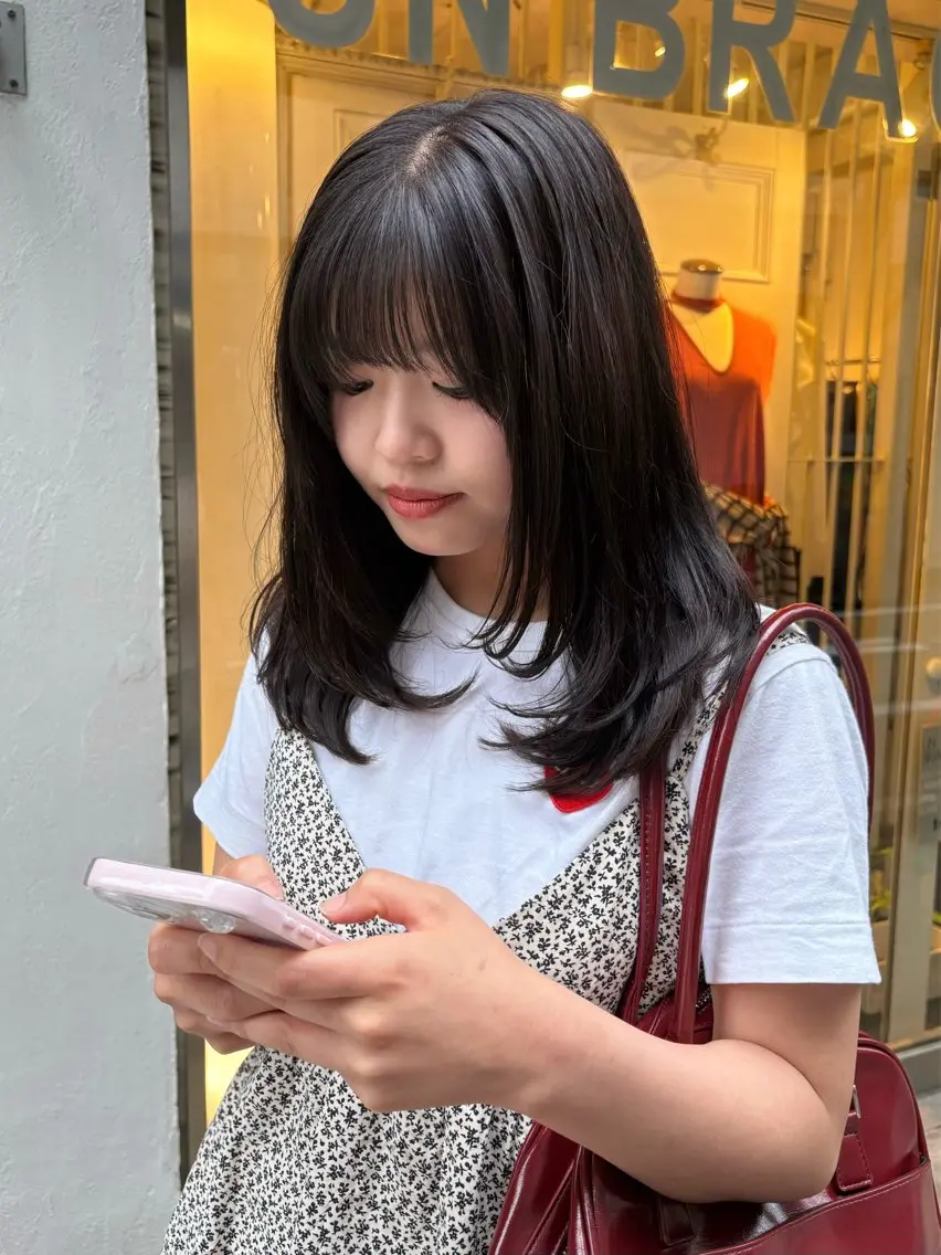 ミディアム カラー ミディアムレイヤー 透明感カラー ラベンダーカラー レイヤーカット カット ヘアカラー トリートメント なぎさ 🎀 / 透明感カラー/心斎橋のヘアスタイル