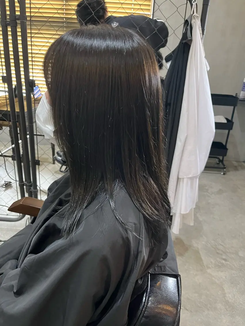 ミディアム カラー アッシュ オリーブアッシュ ヘアカラー 齋木 陽輝のヘアスタイル