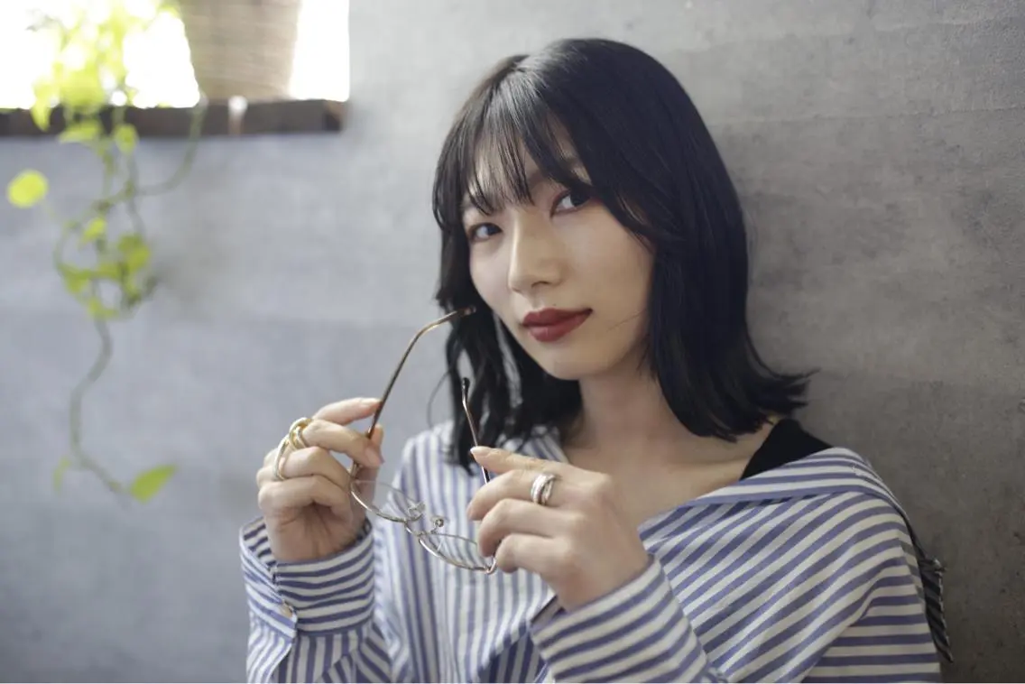 ミディアム カラー 豊崎 左知のヘアスタイル