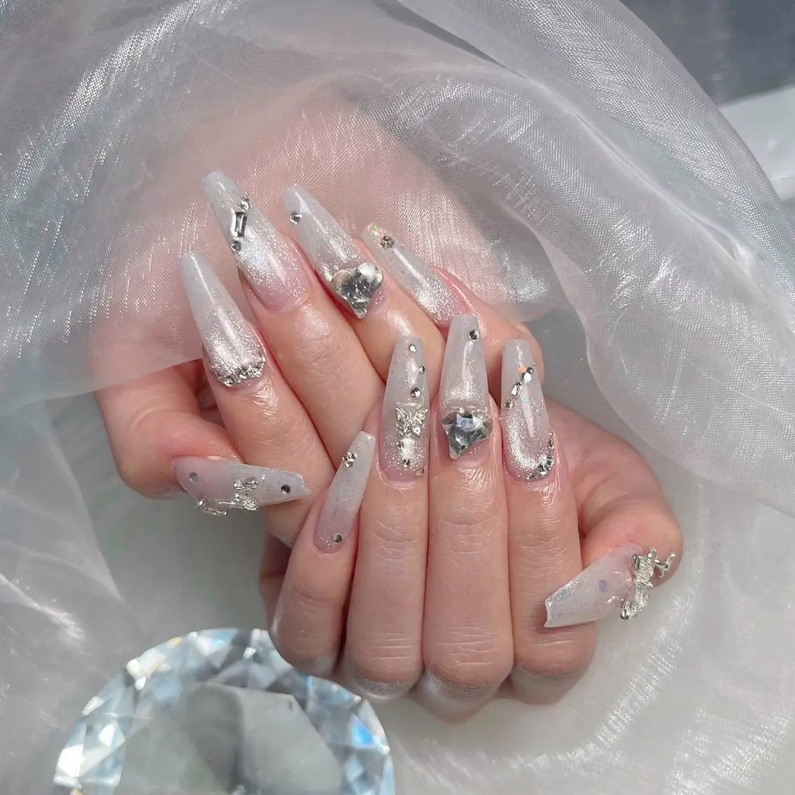 ネイル オーロラネイル クリアネイル 成人式 フラッシュネイル ジェルネイル ハンドネイル Amee Nail Salonのネイルデザイン