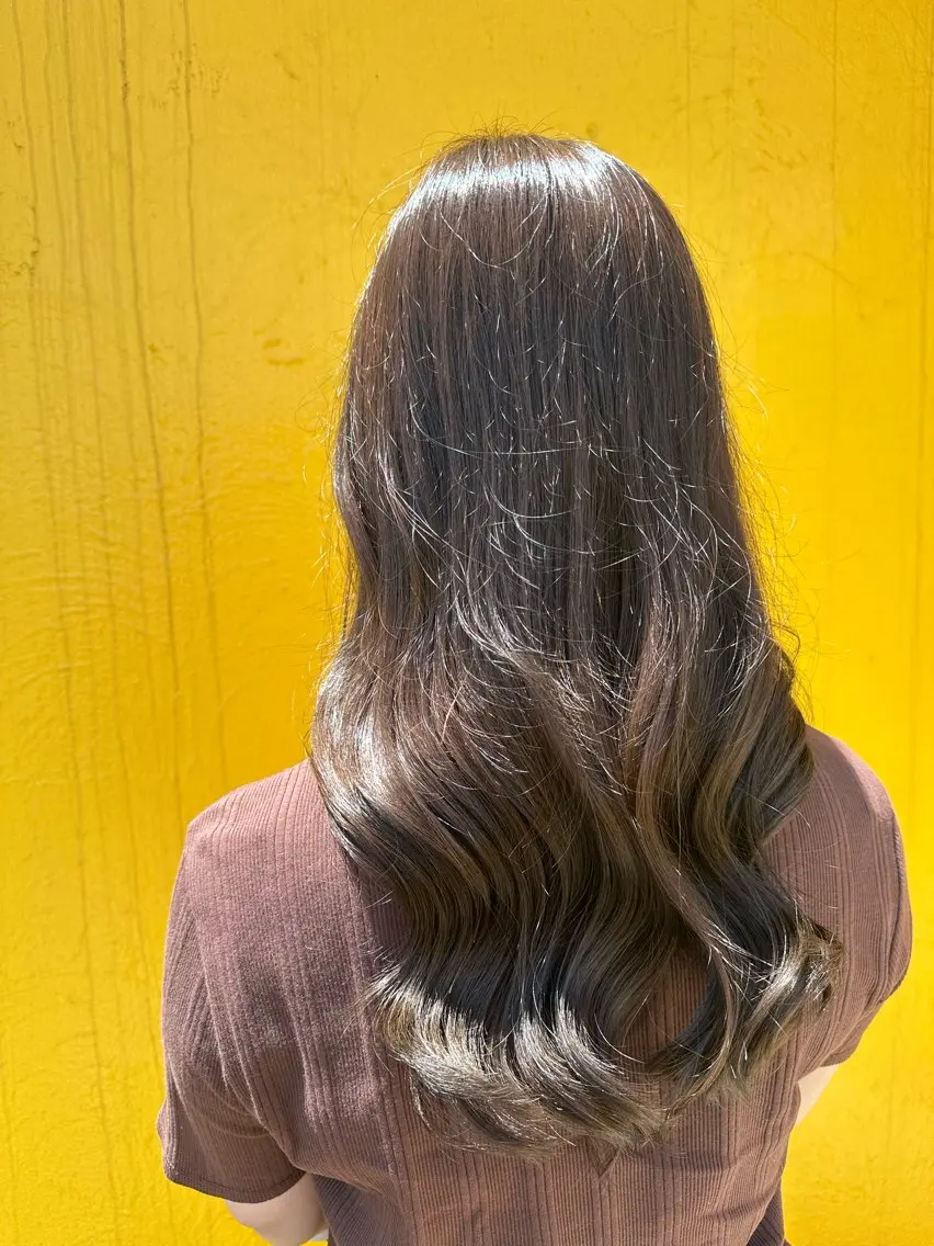 ロング カラー フカサワ シホのヘアスタイル