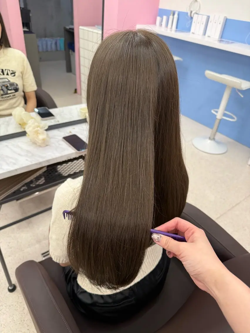 ロング カラー ベージュカラー ミント ミントベージュ カット ヘアカラー トリートメント M CHIHIROのヘアスタイル