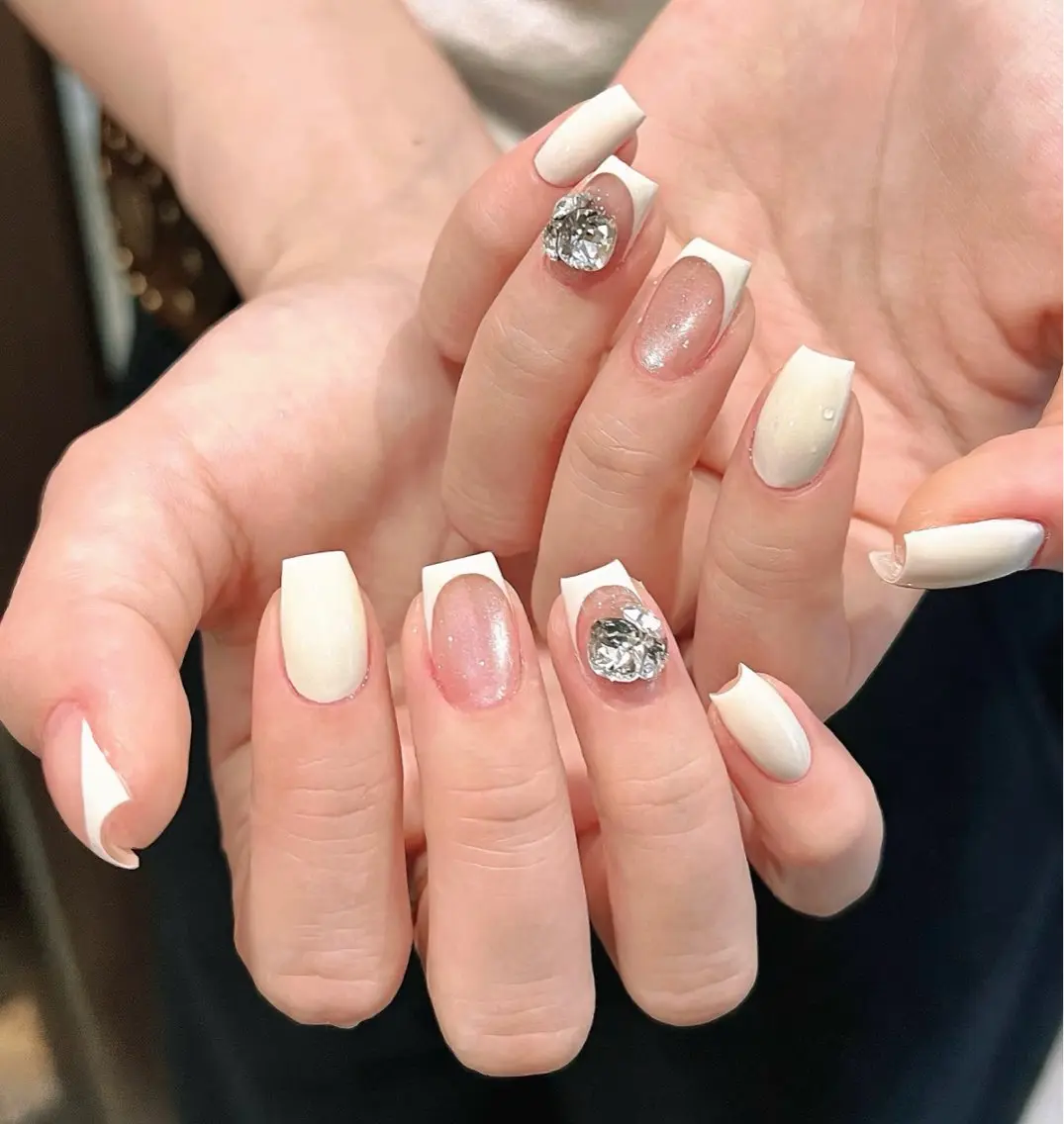 ネイル フットネイル フレンチネイル グラデーション 氷ネイル・うるうるネイル 韓国ネイル ハンドネイル Lynn_ Nailのネイルデザイン