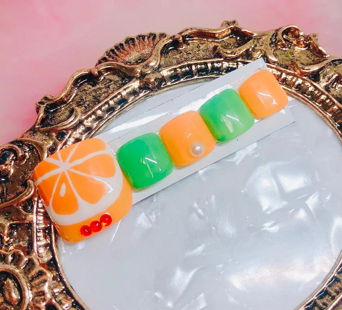 ネイル フットネイル フットネイル CROWN プライベートサロンのネイルデザイン
