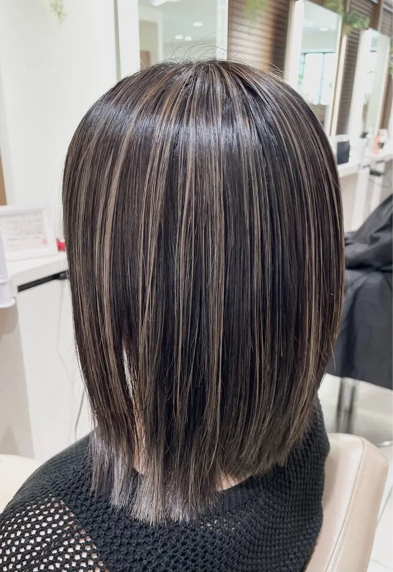 ミディアム カラー ハイライトカラー ハイライト カット ヘアカラー トリートメント 清藤綾/脱白髪染め 白髪ぼかしハイライトのヘアスタイル