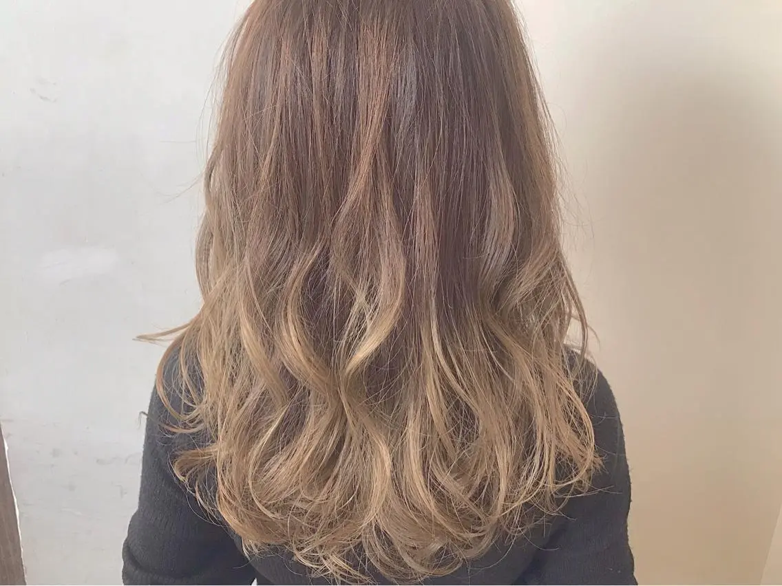 セミロング カラー グラデーションカラー 大阪福島韓国束感まつ げ Sayaka🤍のマツエク・マツパデザイン