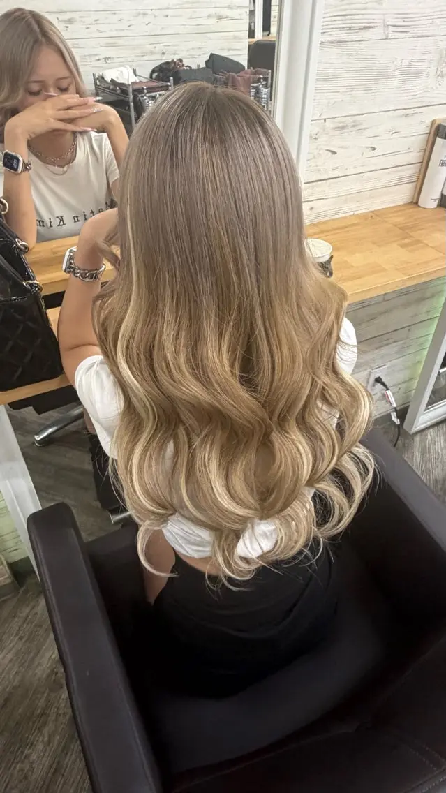 ロング カラー エクステ ヘアカラー エクステ 石山 優花のヘアスタイル