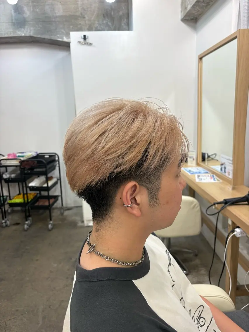 カラー メンズ ベージュカラー ミルクティーベージュ ヘアカラー 渋谷/メンズ特化 /ハイトーン/パーマのヘアスタイル