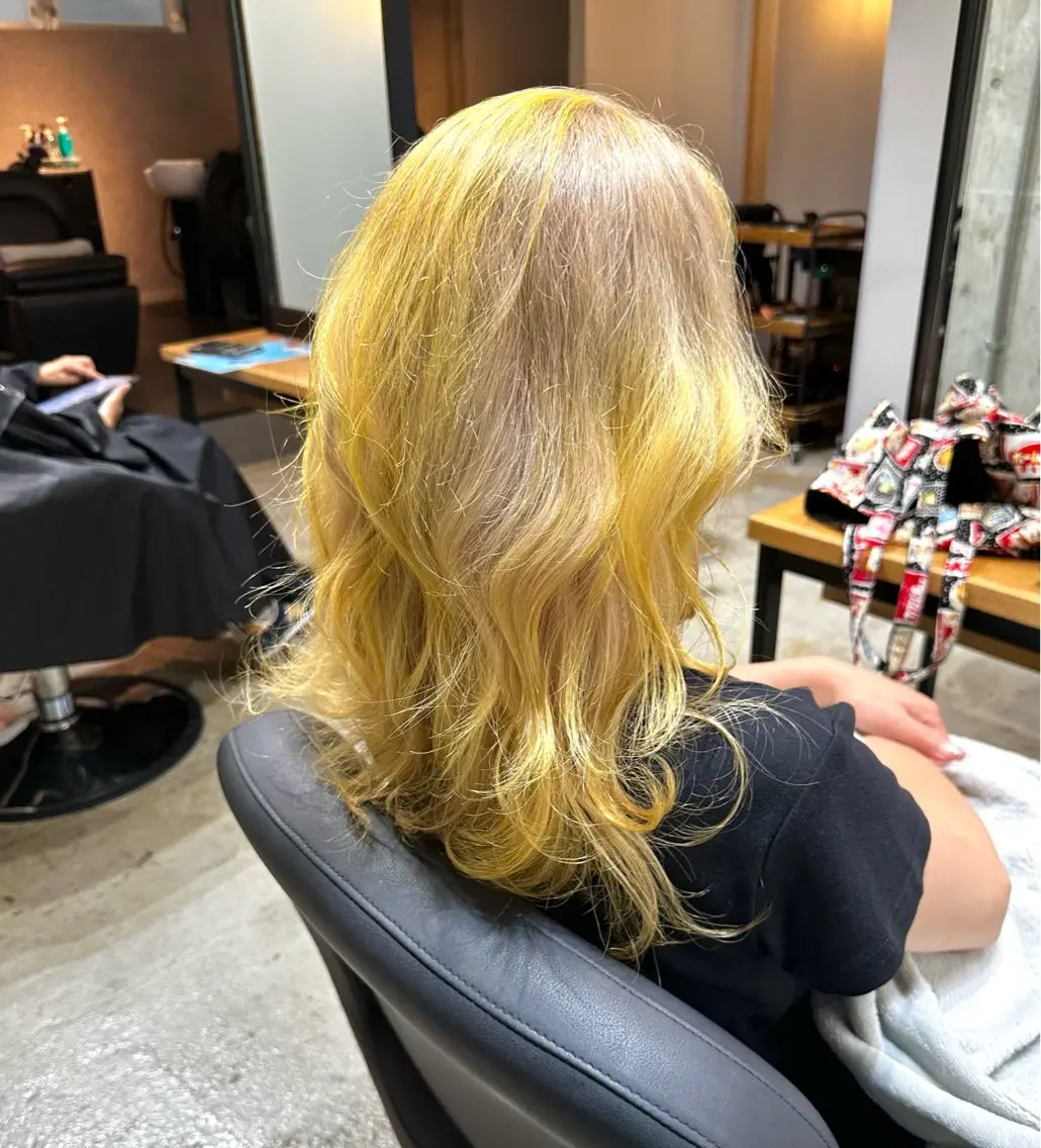 ミディアム カラー ヘアカラー トリートメント ✨髪質改善/ハイトー ン/艶髪高山のヘアスタイル