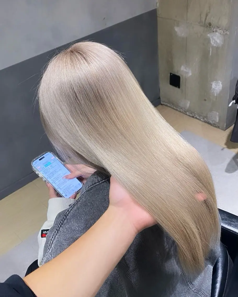 ロング ヘアカラー トリートメント ハイトーンエフェクト ブリーチいち丸のヘアスタイル