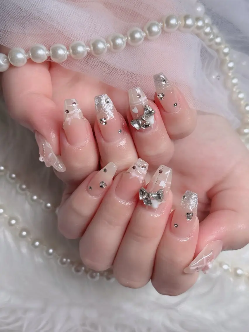 ネイル フレンチネイル ジェルネイル ガラスフレンチ ハロウィン ハート ハンドネイル H.baby Nail Salonのネイルデザイン