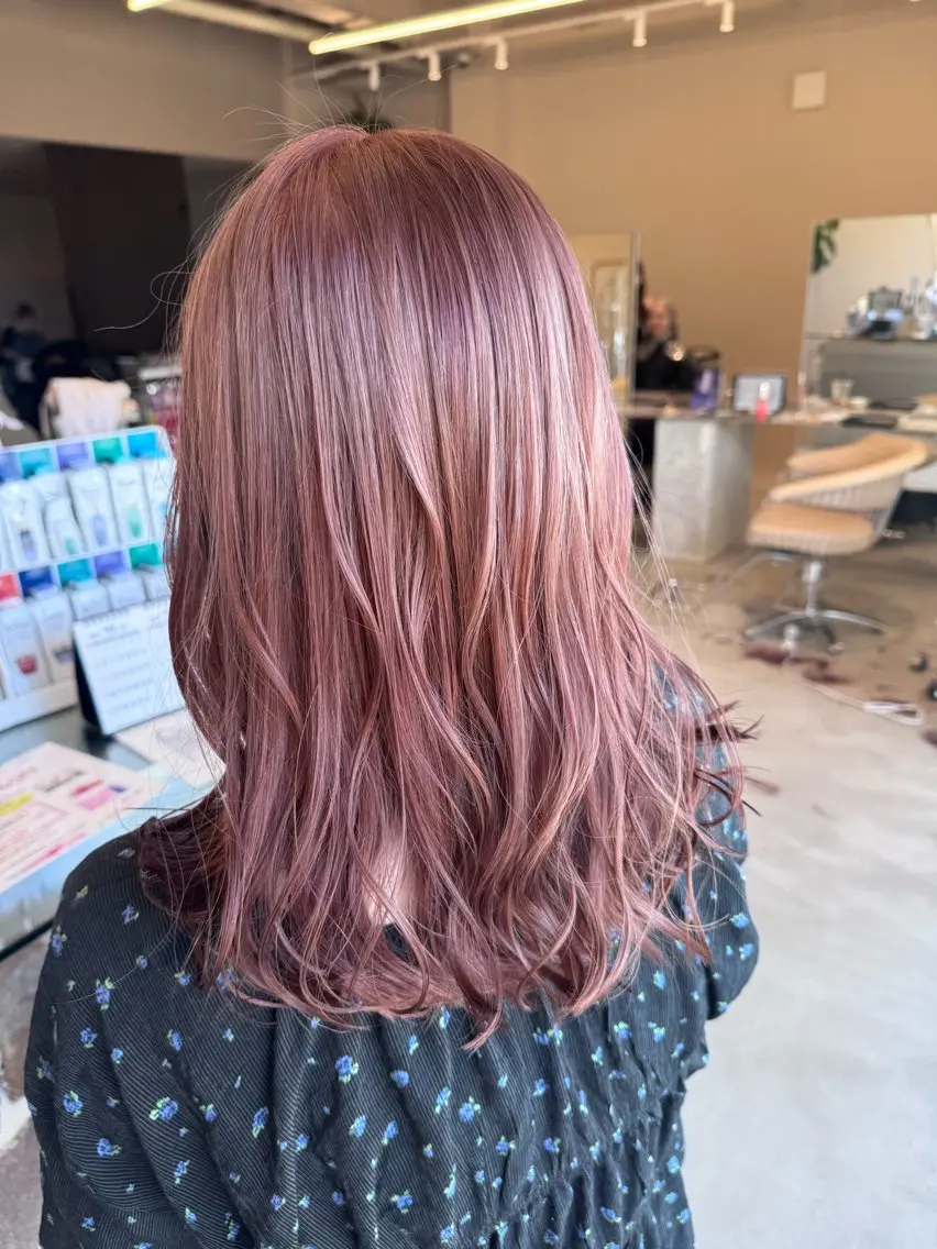 ミディアム カラー カット ヘアカラー トリートメント 秋元 菜摘のヘアスタイル