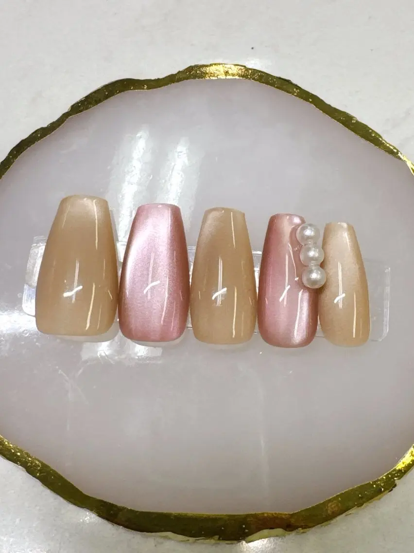 ネイル べっ甲ネイル フットネイル フレンチネイル ハート キラキラネイル Queeens nailのネイルデザイン