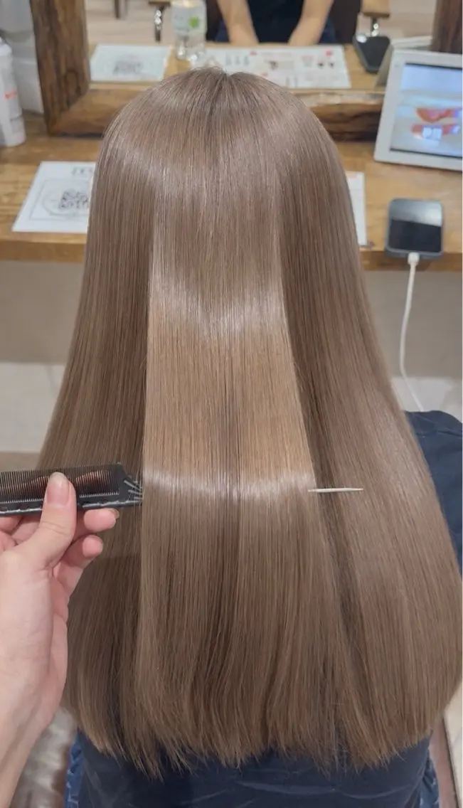 ロング カラー ベージュカラー ミルクティーベージュ ヘアカラー 暖色ｶﾗｰ/ ﾏﾂｴｸれな🍒のヘアスタイル