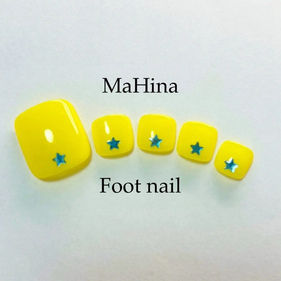 ネイル フットネイル ジェルネイル ホログラムネイル ワンカラーネイル 夏ネイル フットネイル Le Vernis MaHina・まひなのネイルデザイン