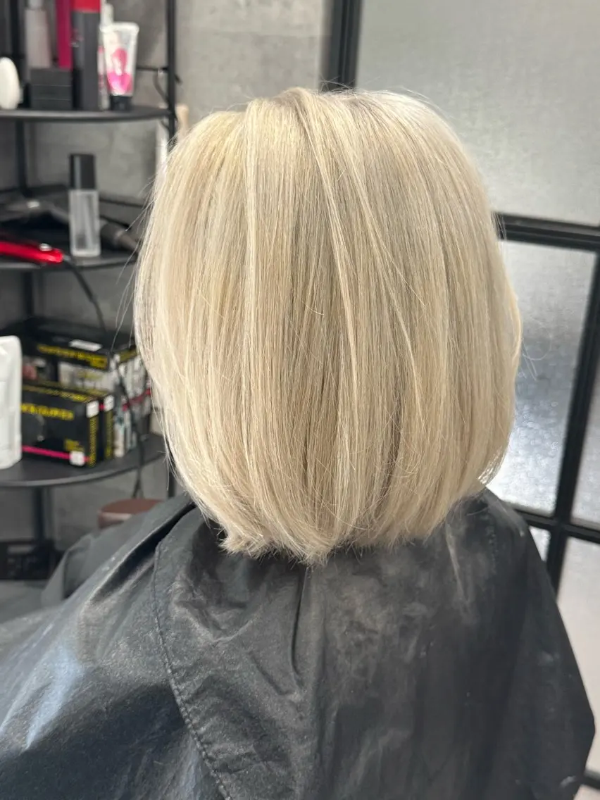 ショート カラー ベージュカラー ハイトーンカラー ホワイトベージュ ヘアカラー トリートメント 艶髪✨ブリーチ職人 yasuのヘアスタイル