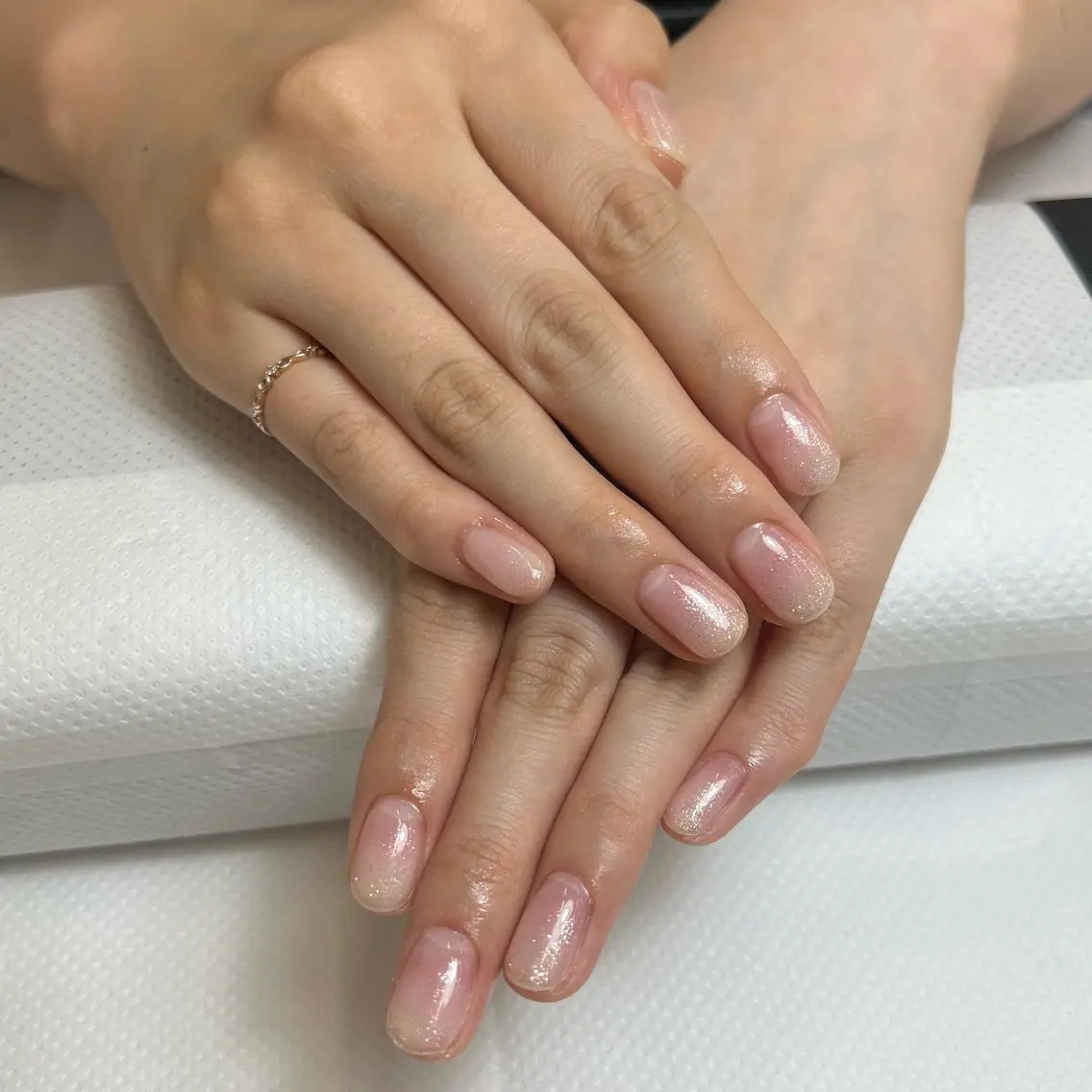 ネイル グラデーション ラメ(グリッター) ホワイト ハンドネイル Nishimura Amiのネイルデザイン