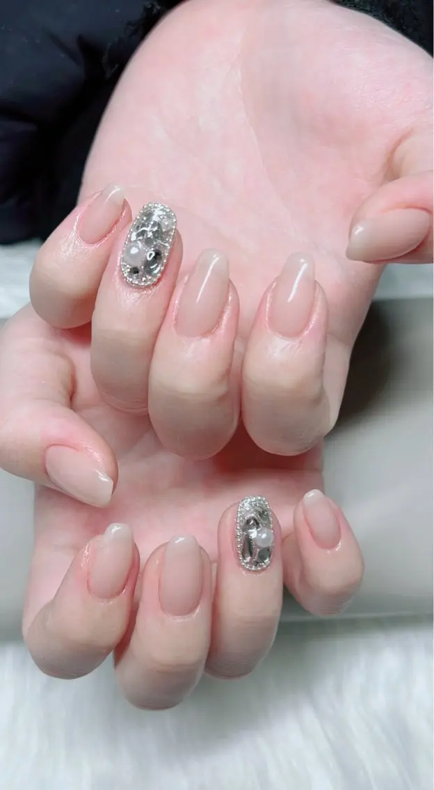 【ソフトオフ込み、ケア付】豪華❣️ビジューネイルや埋め尽くし2本，色変更🉑の写真