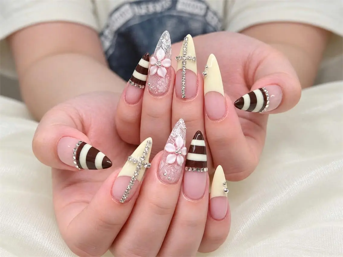 ネイル オーロラネイル ブルー チークネイル 長さ出し フットネイル ハンドネイル NAILS168 池袋西口駅前店のネイルデザイン