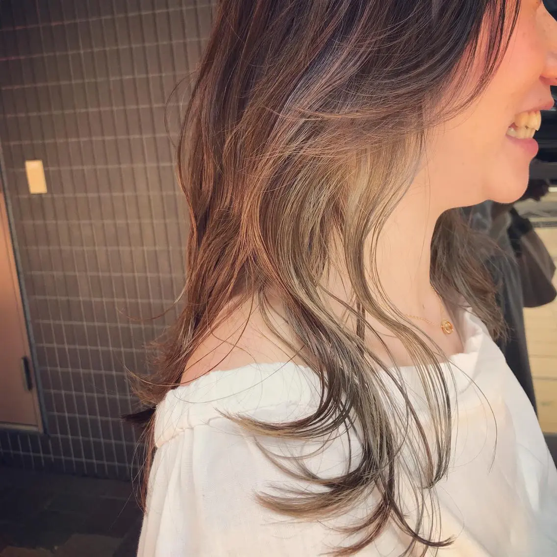 セミロング カラー ブリーチ インナーカラー 正分 真美のヘアスタイル