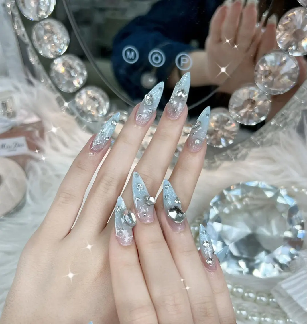 ネイル 長さ出し フレンチネイル ジェルネイル ガーリー キラキラネイル ハンドネイル ハンドケア Nova Nail Salonのネイルデザイン