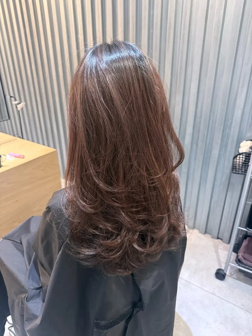 セミロング レイヤーカット 縮毛矯正 カット ヘアカラー 盛れるレイヤー🧡 飯田亘貴のヘアスタイル