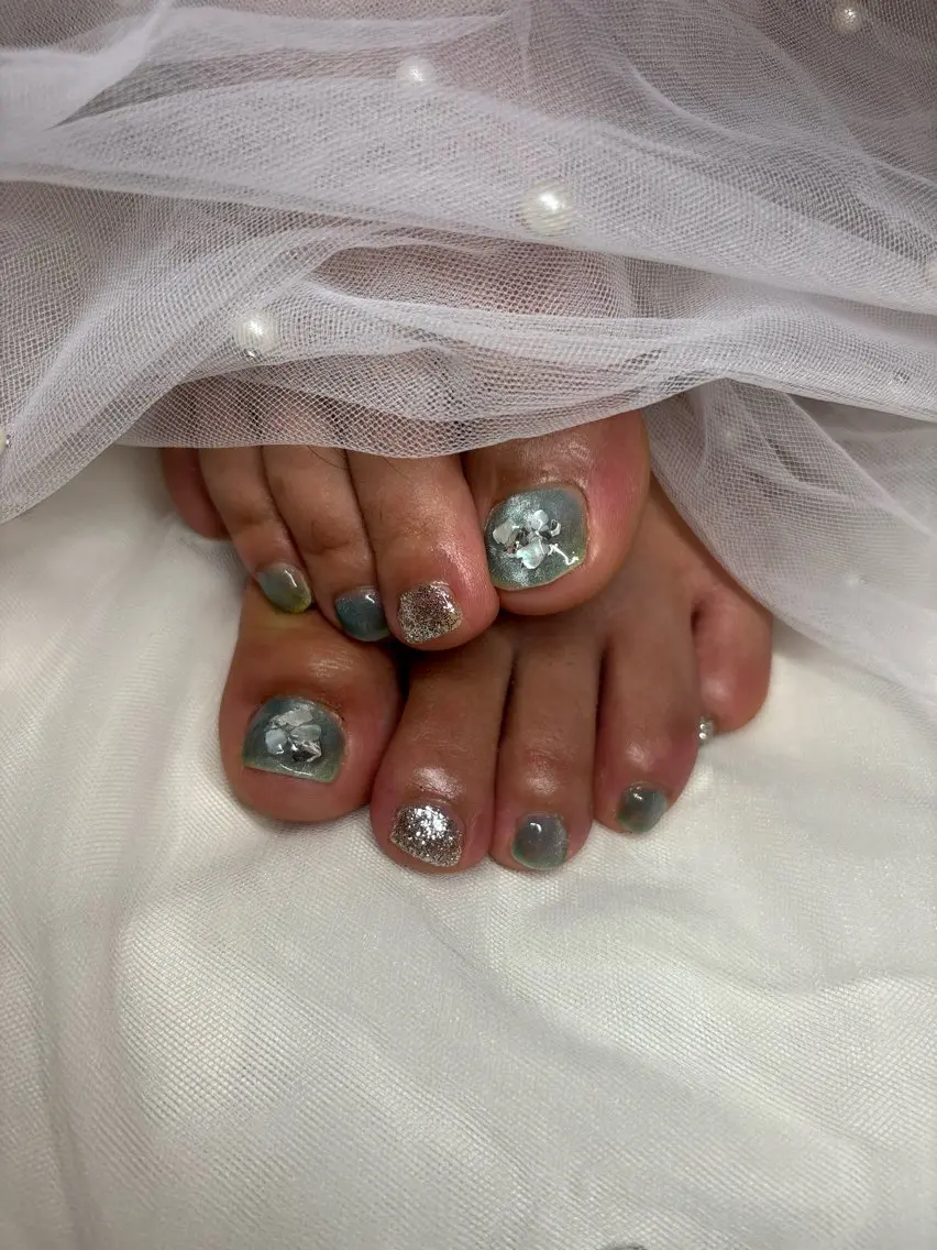 ネイル ラメ(グリッター) マグネットネイル フットネイル Nalu Nailのネイルデザイン