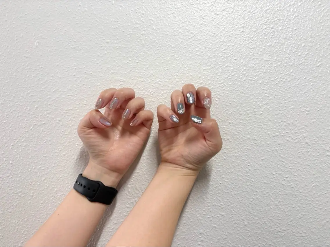 ネイル ホログラムネイル キラキラネイル ストーンネイル nail room aru.のネイルデザイン