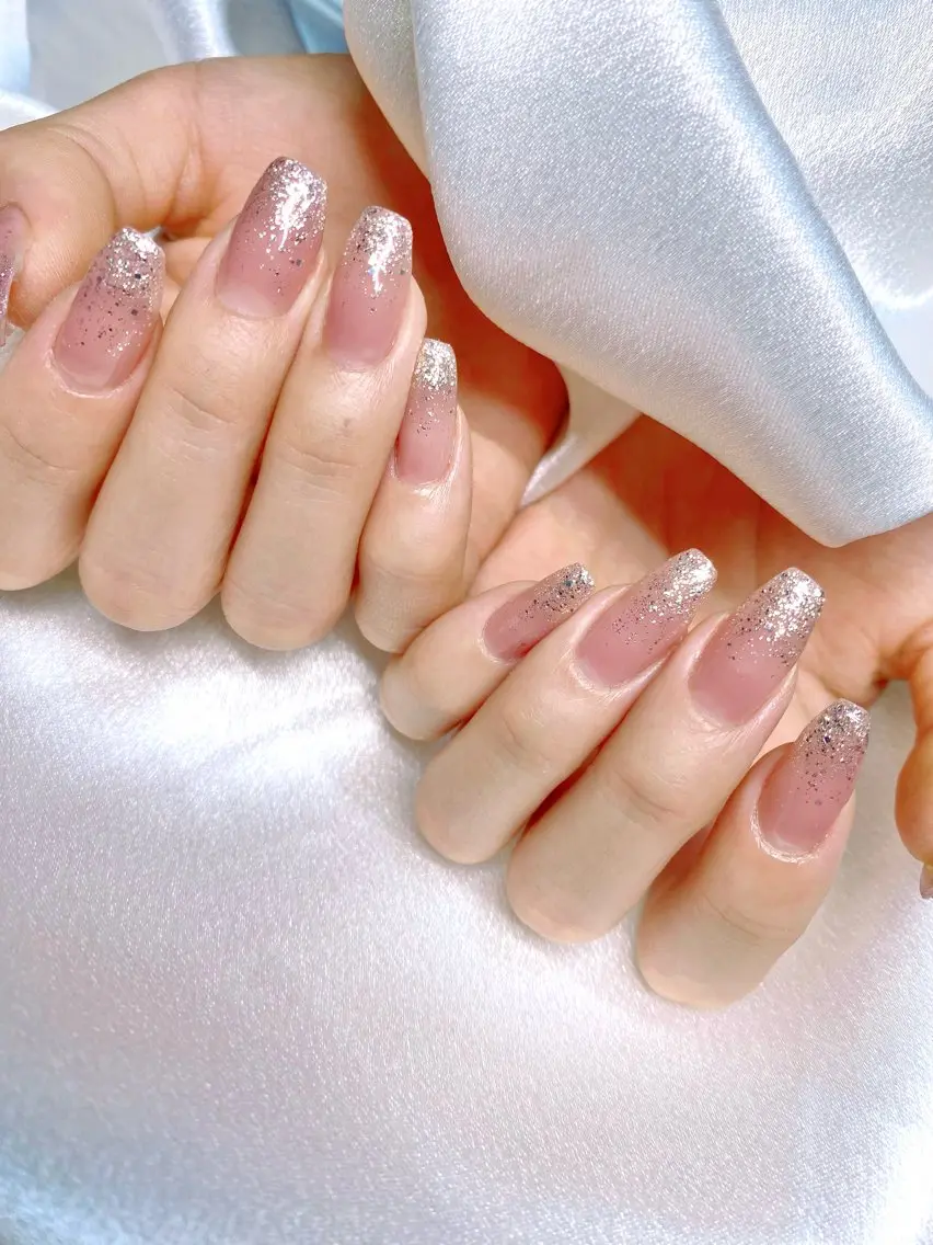ネイル グラデーション ラメ(グリッター) ワンカラーネイル シンプルネイル ハンドネイル Nail salon BeBeのネイルデザイン