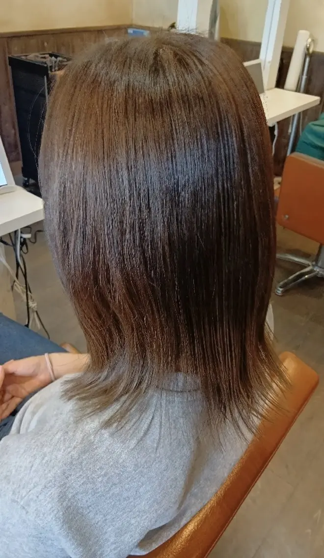 ミディアム 外ハネヘア ハヤミ キョウジのヘアスタイル