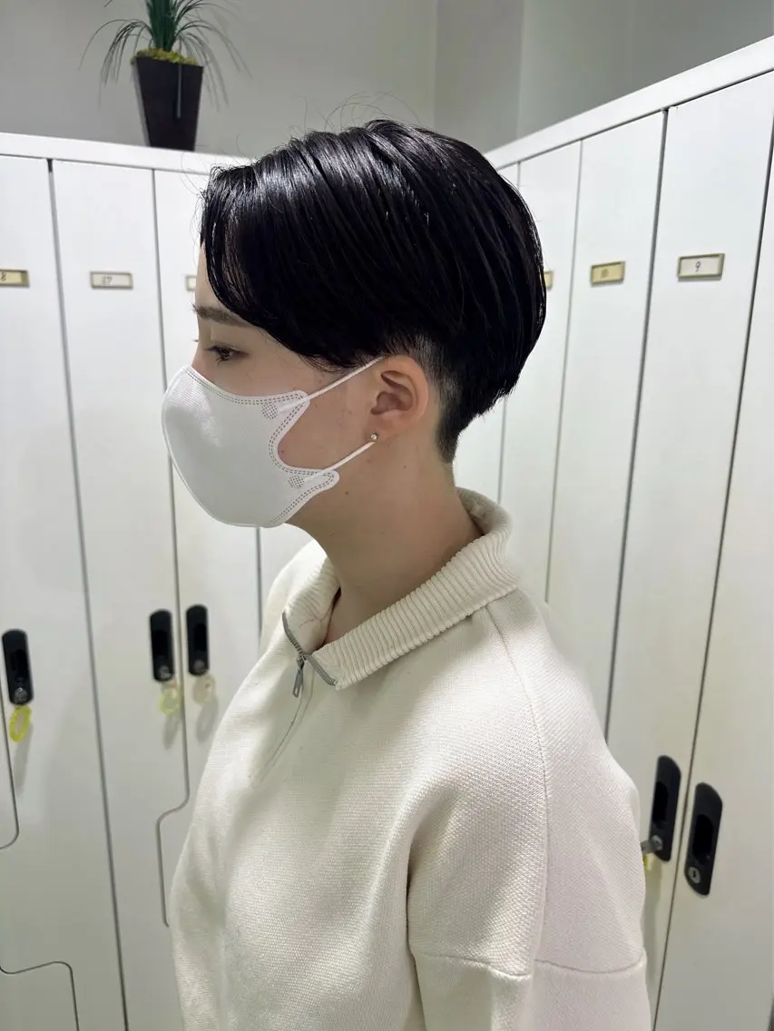 ショート 日曜日空きあり‼️ 艶々カラー🩷のヘアスタイル